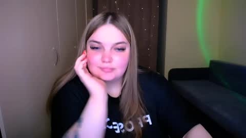 Snapshot of emma_dorn chatting on 05-10-26, 05:51 Eva online show from 05-10-26, 05:51