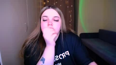 Snapshot of emma_dorn chatting on 05-11-26, 12:55 Eva online show from 05-11-26, 12:55
