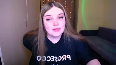 Snapshot of emma_dorn chatting on 05-16-26, 08:00 Eva online show from 05-16-26, 08:00