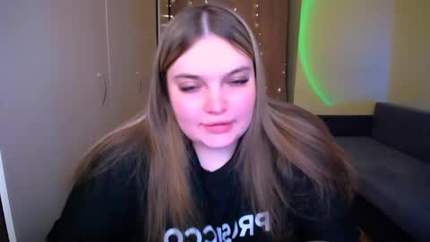 Snapshot of emma_dorn chatting on 05-21-26, 04:30 Eva online show from 05-21-26, 04:30