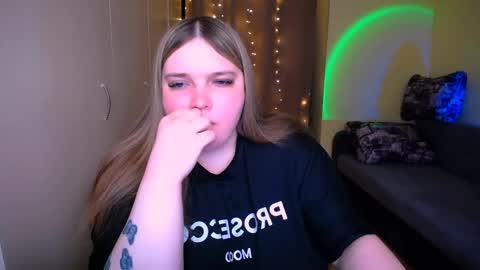 Snapshot of emma_dorn chatting on 05-28-26, 09:28 Eva online show from 05-28-26, 09:28