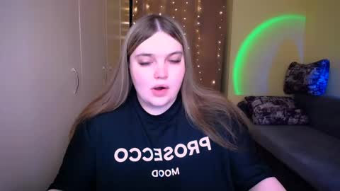 Snapshot of emma_dorn chatting on 05-30-26, 09:06 Eva online show from 05-30-26, 09:06