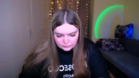 Snapshot of emma_dorn chatting on 06-04-26, 10:32 Eva online show from 06-04-26, 10:32