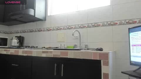 Emma online show from 12-22-25, 01:19