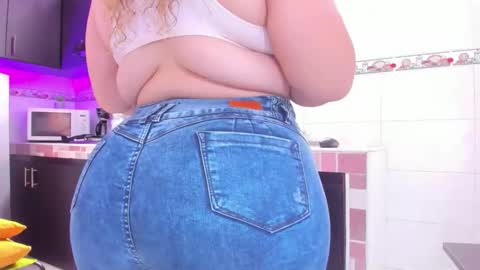 Snapshot of emma_eva1 chatting on 05-03-26, 02:12 Emma online show from 05-03-26, 02:12