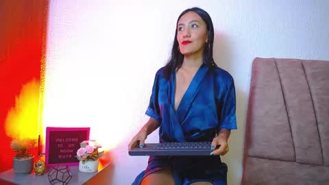 Emma Glow online show from 06-07-26, 05:49