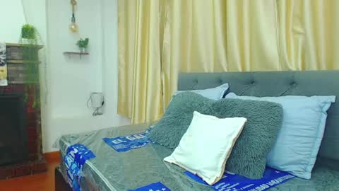 Snapshot of emma_hassani chatting on 04-18-26, 07:58 Tell me Emma online show from 04-18-26, 07:58
