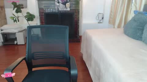 Snapshot of emma_hassani chatting on 04-29-26, 07:09 Tell me Emma online show from 04-29-26, 07:09