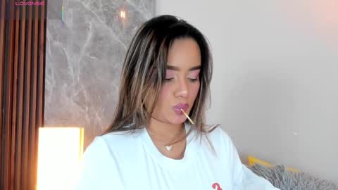 Snapshot of emma_hunter_ chatting on 10-25-25, 03:58 Emma online show from 10-25-25, 03:58