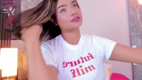 Snapshot of emma_hunter_ chatting on 11-09-25, 04:00 Emma online show from 11-09-25, 04:00