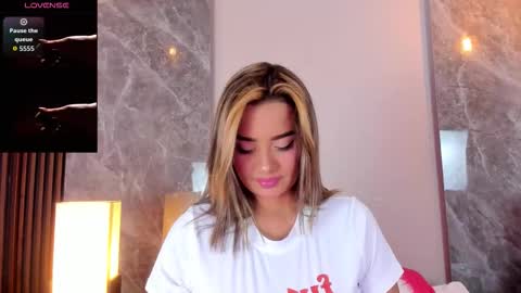 Snapshot of emma_hunter_ chatting on 12-03-25, 04:20 Emma online show from 12-03-25, 04:20