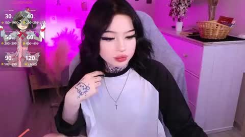 Snapshot of emma_kirks chatting on 06-11-26, 12:36 emma_kirks online show from 06-11-26, 12:36