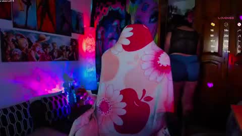 Snapshot of emma_luna059 chatting on 06-24-26, 07:46 LUNA online show from 06-24-26, 07:46