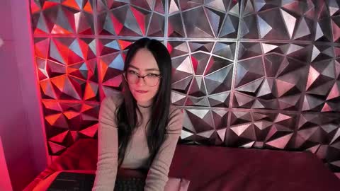 Snapshot of emma_luxu chatting on 11-08-25, 01:44 Emma online show from 11-08-25, 01:44