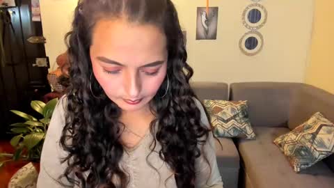 Snapshot of emma_luxy chatting on 02-21-25, 04:18 emma luxy online show from 02-21-25, 04:18