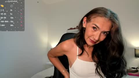 Snapshot of emma_mendoza chatting on 04-28-26, 11:37 Emma online show from 04-28-26, 11:37