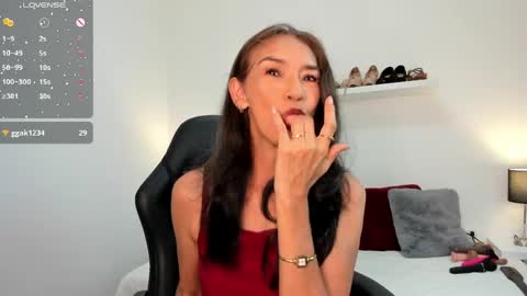 Snapshot of emma_mendoza chatting on 05-08-26, 11:37 Emma online show from 05-08-26, 11:37