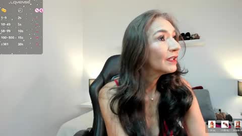 Snapshot of emma_mendoza chatting on 05-14-26, 11:28 Emma online show from 05-14-26, 11:28