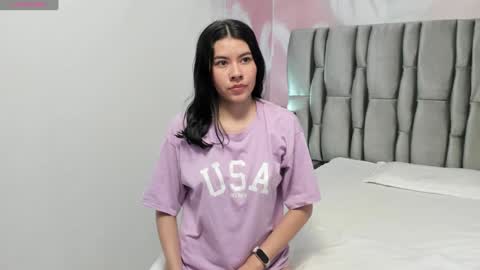 Snapshot of emma_petite4u chatting on 12-28-24, 06:18 Emma online show from 12-28-24, 06:18