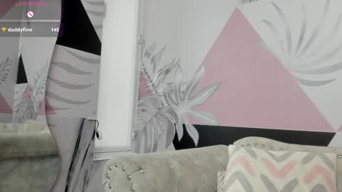 Snapshot of emma_petite4u chatting on 01-04-25, 09:20 Emma online show from 01-04-25, 09:20