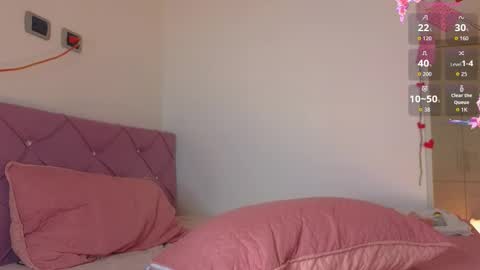 Snapshot of emma_revees chatting on 02-17-26, 09:28 EMMA REVEES online show from 02-17-26, 09:28