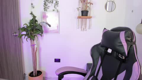 Emma online show from 05-04-26, 04:03