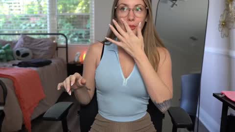 Emma Ruby online show from 12-05-24, 06:00