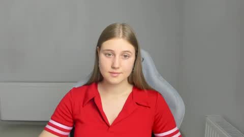 Snapshot of emma_sweettyy chatting on 07-12-26, 12:07 Emma online show from 07-12-26, 12:07