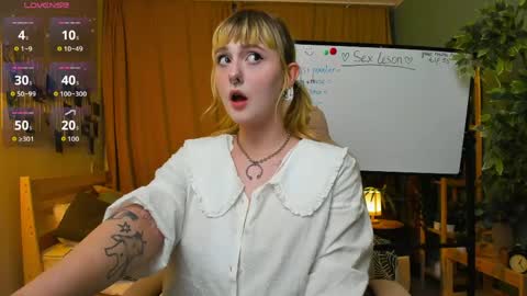 Snapshot of emma_thomps chatting on 05-07-26, 02:22 Rose online show from 05-07-26, 02:22