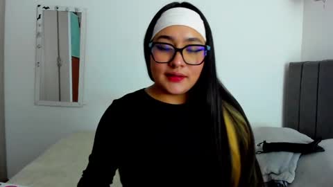 Snapshot of emma_timli1 chatting on 04-30-26, 01:34 Emma online show from 04-30-26, 01:34
