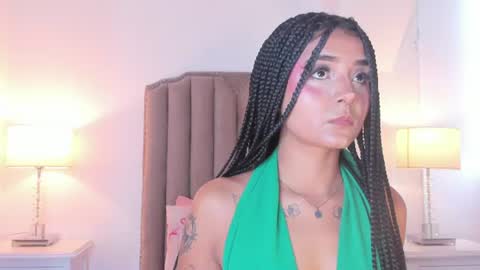 Snapshot of emma_torres__ chatting on 06-13-26, 12:25 Ema online show from 06-13-26, 12:25