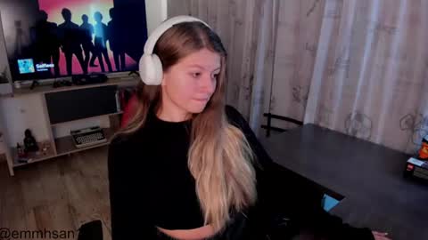 Snapshot of emmaa_hostt chatting on 07-12-26, 12:34 Ema .l. online show from 07-12-26, 12:34