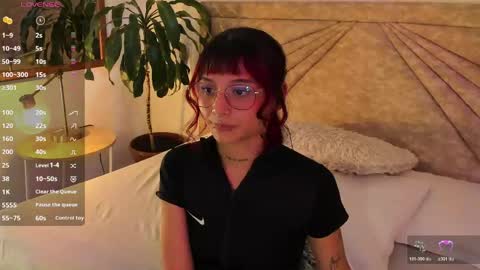 Snapshot of emmaduff_ chatting on 04-22-26, 07:59 online show from 04-22-26, 07:59