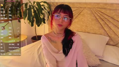Snapshot of emmaduff_ chatting on 04-24-26, 12:18 online show from 04-24-26, 12:18