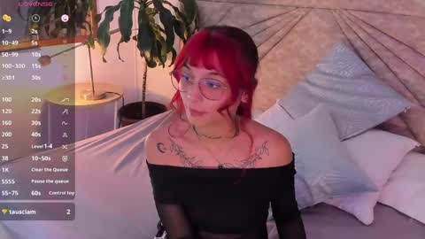 Snapshot of emmaduff_ chatting on 05-06-26, 07:52 online show from 05-06-26, 07:52