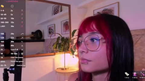 Snapshot of emmaduff_ chatting on 05-17-26, 07:54 online show from 05-17-26, 07:54