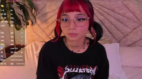 Snapshot of emmaduff_ chatting on 05-22-26, 08:25 online show from 05-22-26, 08:25