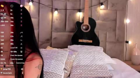 Snapshot of emmaduff_ chatting on 06-03-26, 02:33 online show from 06-03-26, 02:33