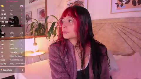 Snapshot of emmaduff_ chatting on 06-12-26, 11:42 online show from 06-12-26, 11:42