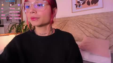 Snapshot of emmaduff_ chatting on 06-14-26, 11:45 online show from 06-14-26, 11:45