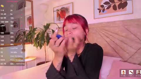 Snapshot of emmaduff_ chatting on 06-20-26, 11:57 online show from 06-20-26, 11:57