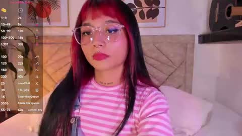 Snapshot of emmaduff_ chatting on 07-14-26, 07:52 online show from 07-14-26, 07:52