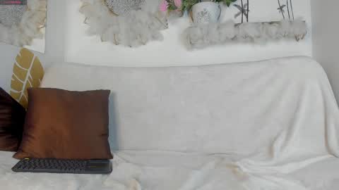 Emma Duque online show from 05-24-26, 09:42