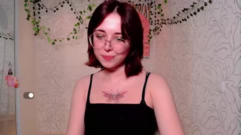 Snapshot of emmae__ chatting on 12-22-24, 02:38 Emma online show from 12-22-24, 02:38