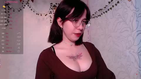 Snapshot of emmae__ chatting on 01-13-25, 04:18 Emma online show from 01-13-25, 04:18