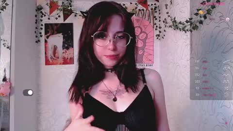 Snapshot of emmae__ chatting on 11-08-25, 05:40 Emma online show from 11-08-25, 05:40