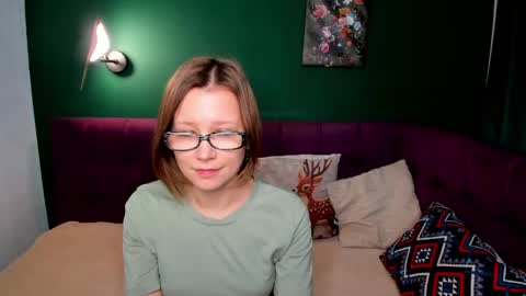 Emma 3 online show from 04-16-26, 01:39