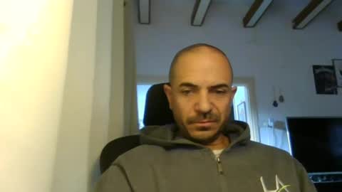 Snapshot of emmagold123 chatting on 12-04-24, 06:00 Ariel online show from 12-04-24, 06:00