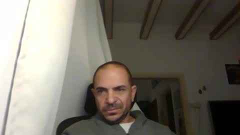 Snapshot of emmagold123 chatting on 12-25-24, 04:33 Ariel online show from 12-25-24, 04:33