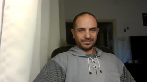 Snapshot of emmagold123 chatting on 12-25-24, 02:23 Ariel online show from 12-25-24, 02:23